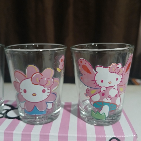 Hello Kitty Shot Glassware Set Of 4 ~ 1.5oz Each (NEW) - Picture 2 of 10